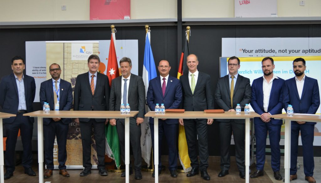 Vizekanzler Robert Habeck am Campus der GJU